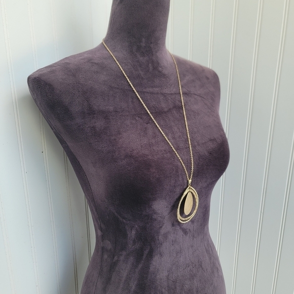 Vintage Gold Tone Oval Layered Pendant Necklace Size 22" - Picture 2 of 9